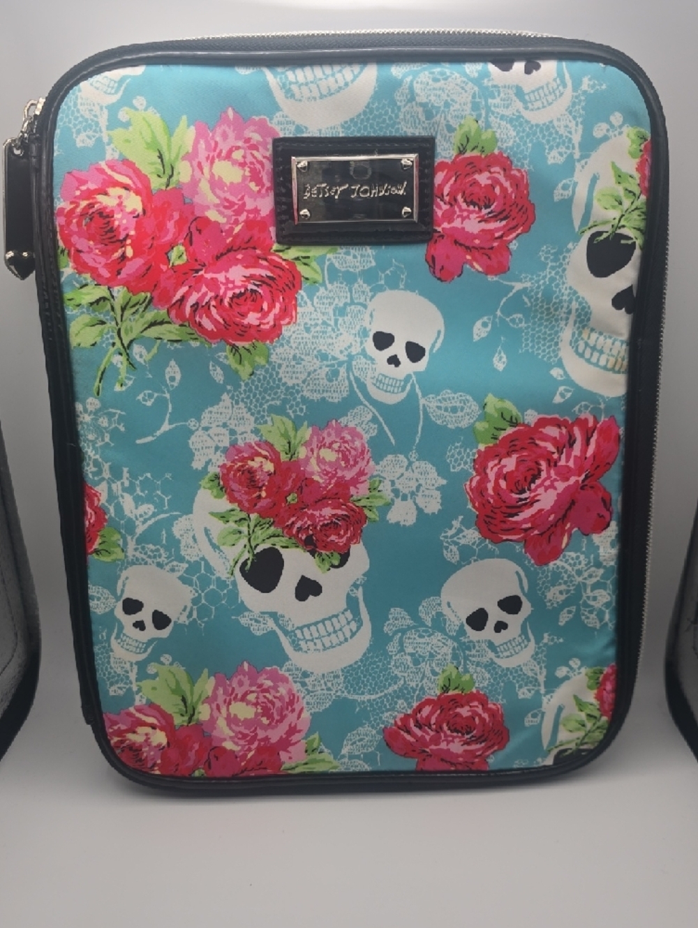 Betsey Johnson Beautiful Turquoise Floral Skull Tablet Case (VERY GOOD) ☠️🌹💀